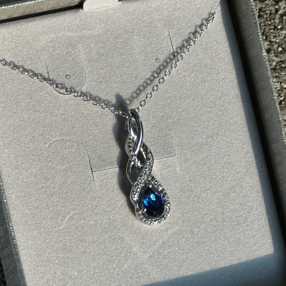 Sliver and blue pear shaped necklace - Picture 3 of 4